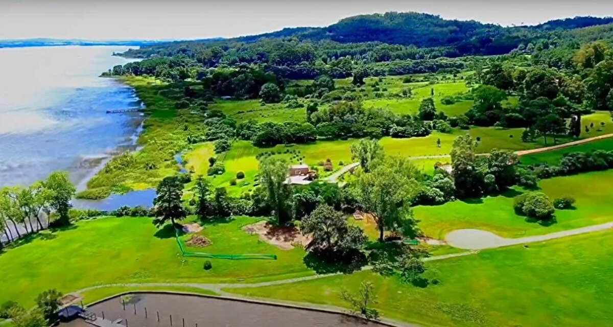 Tosuncuk Mehmet Aydın’ın Uruguaylı iş insanı Fernandino ile yaptığı konut projesi anlaşmasının bulunduğu Laguna Del Sauce ise, Uruguay’ın en lüks tatil beldelerinden biri olarak dikkat çekiyor.  