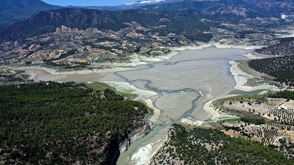 İzmir'den gelen Oktay Devekesen ise kanyonu bu halini görünce çok şaşırdığını söyledi.