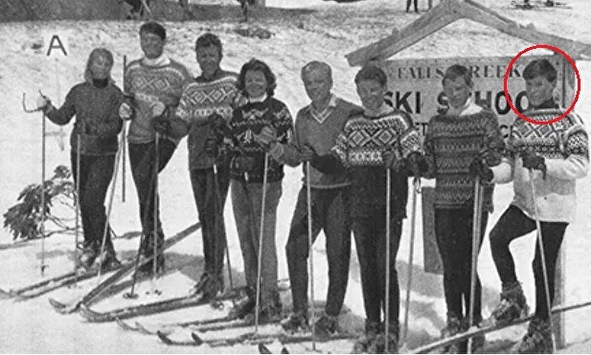 19 yaşındaki Avustralyalı kayakçı Leslie Ross Milne, 1964 Kış Olimpiyatları’nda iniş sırasında kontrolünü kaybederek 100 km/s hızla ağaca çarptı. Kask olmaması ölümcül bir hataydı.
