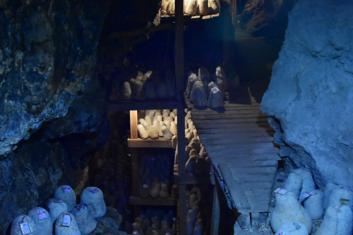 Merkezi İtalya'da bulunan Slowfood Biyoçeşitlilik Vakfı tarafından, dünya genelindeki yerel türleri korumak amaçlı oluşturulan Uluslararası Nuh'un Ambarı listesinde yerini alan peyniri genellikle köydeki kadınlar yapıyor. 

