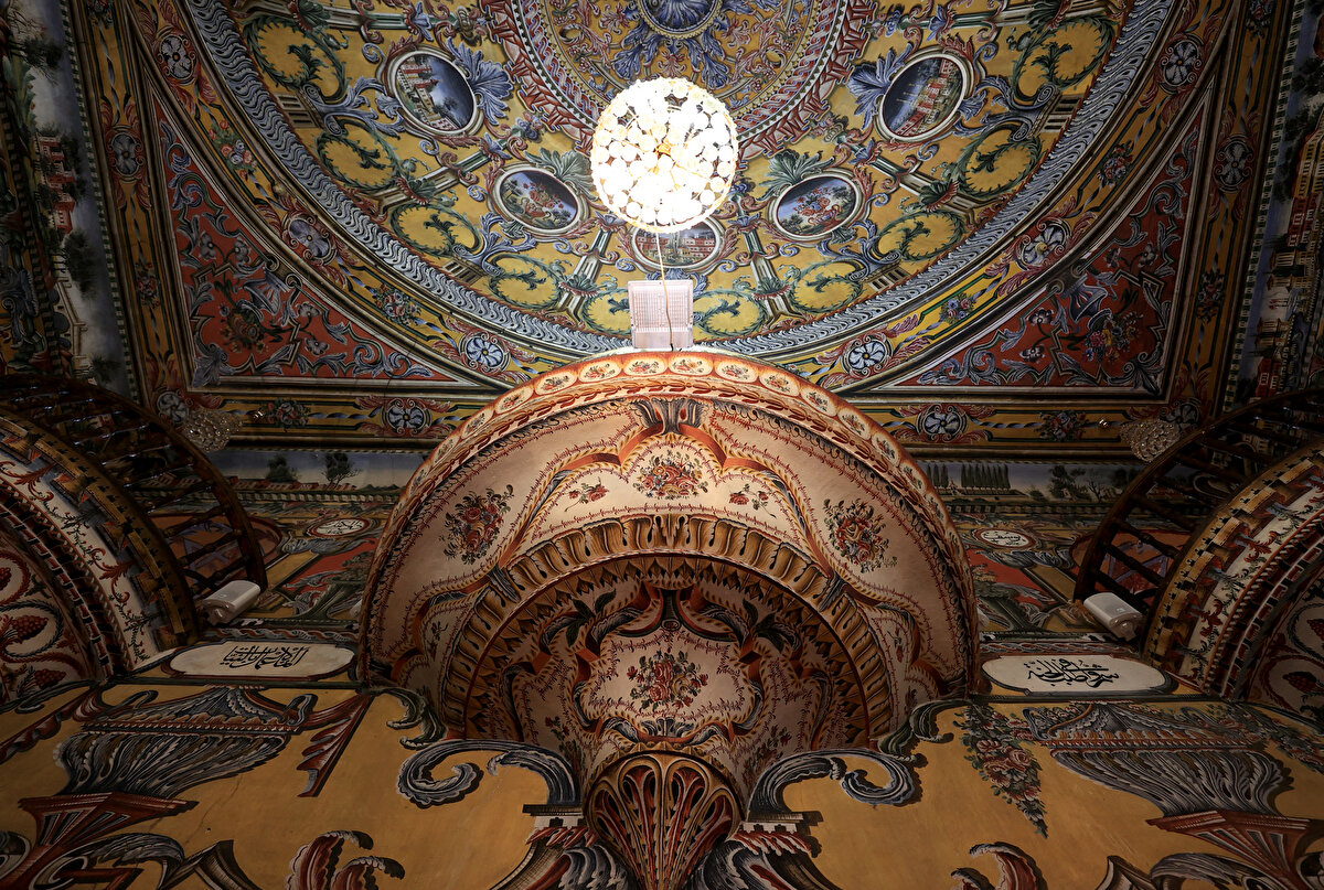 Alaca Camii, 19. yüzyılda Abdurrahman Paşa tarafından büyük bir tadilattan geçirilerek bugünkü görünümüne kavuşturulmuştu.