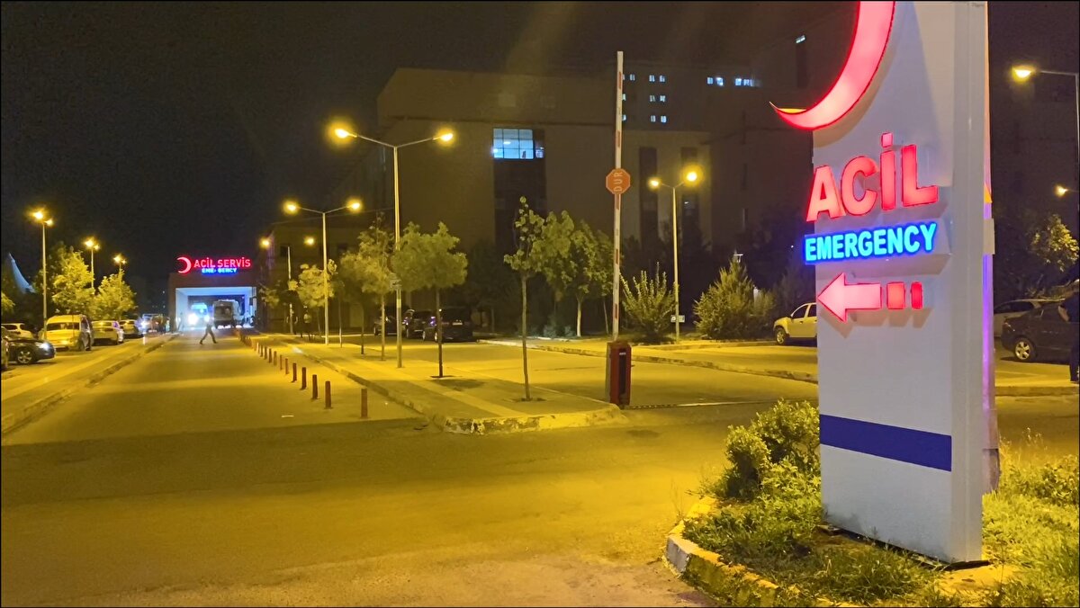 "Diyarbakır'da özellikle aylardır her vatandaşa şunu söylüyoruz. Mutlaka aşınızı yaptırın, özellikle bu süreçte sizin hastaneye yatmanızı en önemlisi de ölümden koruyan en büyük koruyucu silahımız. Ama ne yazık ki yanlış algılar ve bilgilendirmelerden dolayı aşıya ciddi bir talep göremiyoruz.