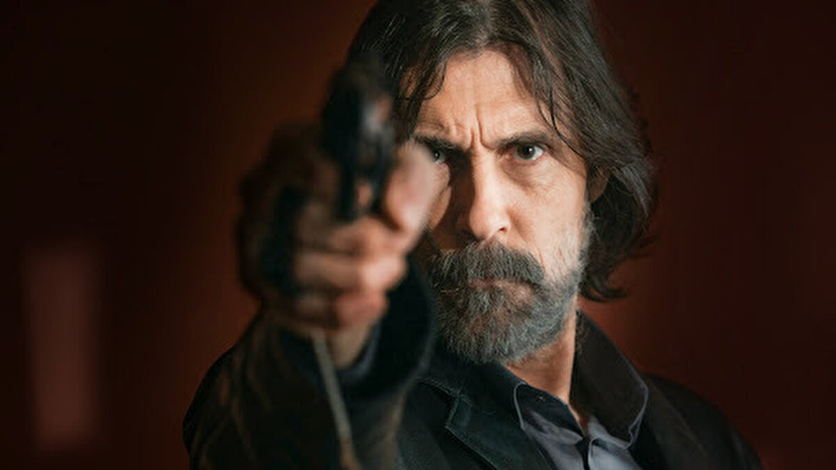 Ilıcalı'nın Behzat Ç.'yi aynı kadro ve senaryo ile yeniden çekmek için Beşikçioğlu ile görüştüğü oyuncunun da düşünmek için zaman istediği de konuşulanlar arasında. 