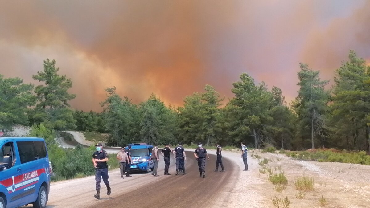 Antalya İl Sağlık Müdürü Ünal Hülür, Manavgat ilçesindeki yangından etkilenen 51 kişinin tedavi amaçlı hastanelere geldiğini bildirdi.

