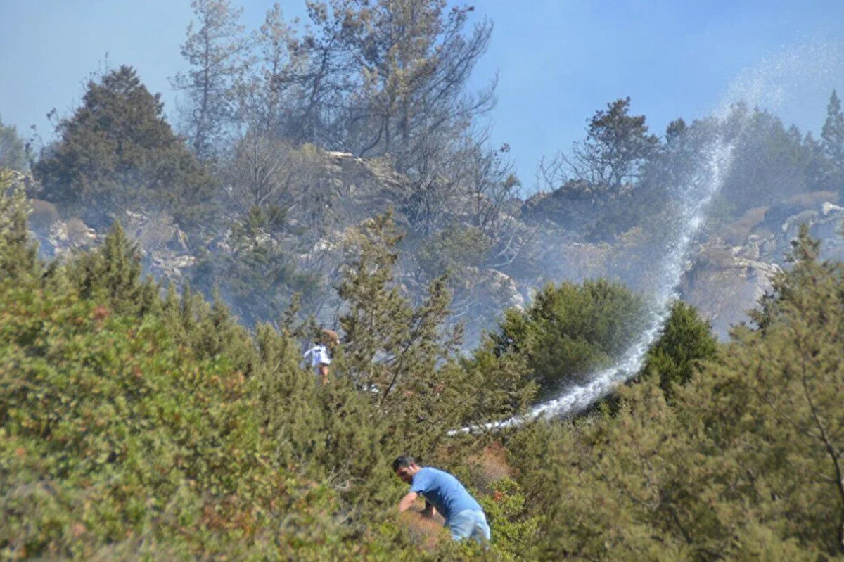 Marmaris Belediye Başkanı Mehmet Oktay, “Yangın ilk başladığı andan itibaren hava desteği çok acil gerekli diye bahsetmiştim. Bizim tek istediğimiz hava desteği ile yangına müdahale olmalı" dedi.
