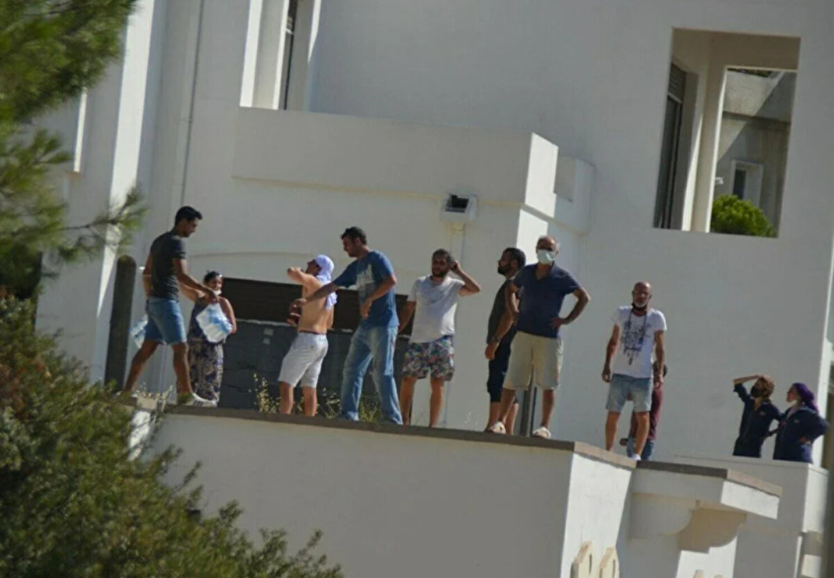 Sık ormanlar arasında kalındığında özellikle dumandan etkilenen kişi sayısı da bir hayli fazla oldu. Göz ve burun damlaları, yanık kremleri, pastiller ve bilumum ekipman  ile kendisini alevlerin arasında çalışanların yanına atan gönüllü ilkyardım ekipleri de söndürme çalışmalarının en önemli parçalarından birisi haline geldi. Gönüllü veterinerler de yangın alanında kaybolan ve etkilenen hayvanların bakımına koştu.

