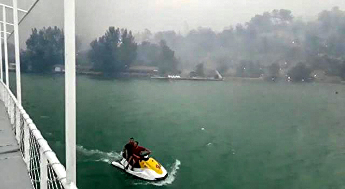 Yaşadıkları için şanslı olduklarını belirten Enhoş, “Çocuklar ağlıyordu 'Anne bu ne zaman bitecek' diyorlardı. Hiç kimseye ulaşamadık. Biz ölseydik 'Allah rahmet eylesin. Niye tekneyle çıktılar ki' diyeceklerdi. Sebebini bilmiyorlar ki sebebi bulunduğumuz yerden hiçbir çıkış noktası olmadığı için göle atladık. Yerimiz göle sıfır olduğu için dört bir tarafımızdan yangın sardığı için göle çıktık. Sabaha kadar dolandık, mazot bitmedi, kıyıya çarpmadık dedi.