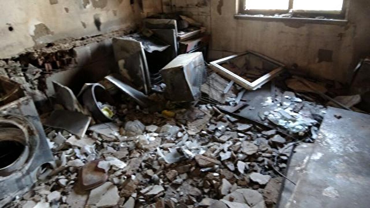 İşte küle dönen evden kareler;