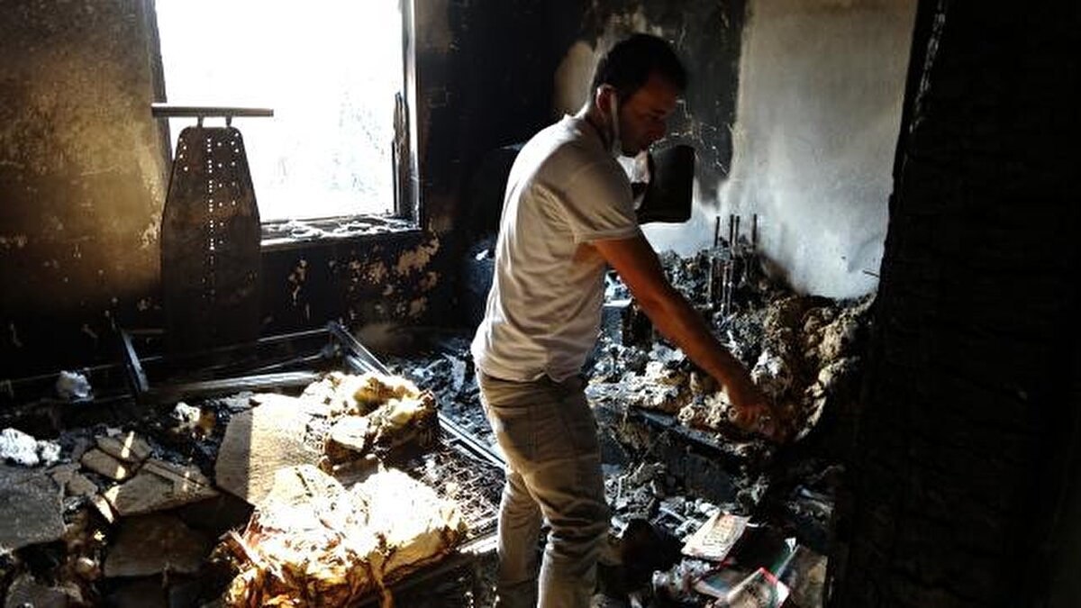 Yanan evini görünce tek temennisinin Kur'an-ı Kerimlerin yanmamış olması olduğunu söyleyen işitme engelli afetzede Ramazan Aydın, Çarşamba akşamı arkadaşımla birlikte Çolaklı'daki yangına su götürmek için gittik. 00.00 gibi eve döndük. Yattıktan sonra koku gelmeye başladı. Saat 02.00 gibi babam beni aradı. Yangın var dediler. Baktık buraya doğru geliyor, bahçenin arkasında 300'e yakın tavuk ve keçilerimiz vardı onları bir arabaya bindirdik ve bölgeden uzaklaştık. Canımızı zor kurtardık. Daha sonra evimin olduğu yere geldik. İtfaiye araçlarını gördüm. Evim yanıyordu. Söndürdüler, zor girdim eve baktım hiçbir şey kalmamış. Her şey yanmış. Evi geziyordum, İnşallah Kur'an-ı Kerimler yanmamıştır dedim. Bir baktım gerçekten yanmamış. Bir tanesi bile yanmamış. Evimin içerisinde hiçbir şeyim kalmadı, kül oldu. Bir tek Kur'an-ı Kerimler yanmadı ifadelerini kullandı.