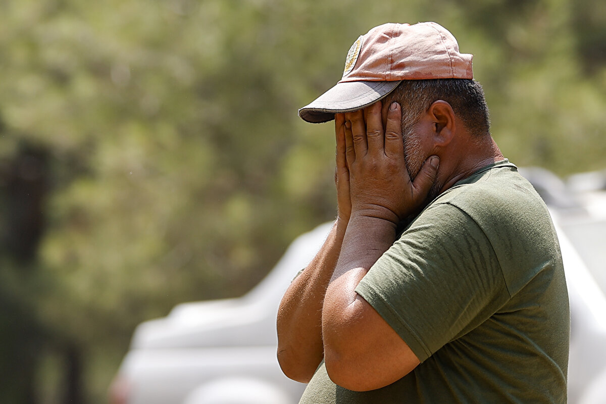 Endişeli ses tonuyla tekrar destek isteyen arazöz ekibine, "Tehlikeli bir durum varsa aracı terk et. Helikopter su atacak." yanıtı verildi.
