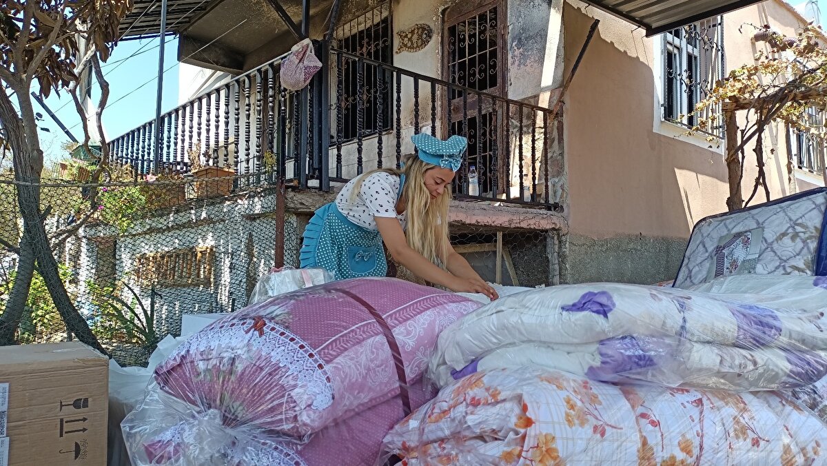 Görevimiz bittikten sonra buradaki yangın devam ediyordu. Fatma hanımın yardım çığlığını televizyonlardan gördüm. Bizde kayıtsız ve duyarsız kalmadık. Üyelerimiz ve Adanalı kadınlar olarak biz çeyizini düzmeye karar verdik. Dün buraya tespitte bulunmaya geldim. Fatma hanımla görüntülü görüştük. Çeyizlerini tek tek seçtik. Akşamdan hazırladık ve arabamıza yükledik. Böylelikle kızımızın yaralarını sarmış olduk. Şu anda buradayız çeyizi getirdik. Fatma hanıma çeyizini teslim ettik dedi.