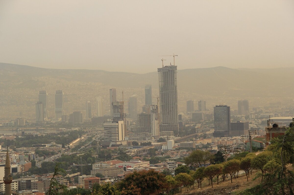 Rüzgarın yönünün değiştiğini aktaran Öztürk, şunları kaydetti: