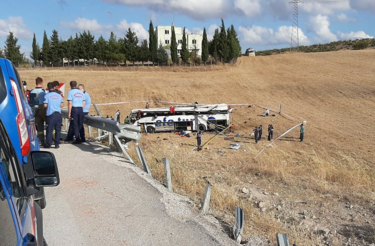 Kazanın ardından bölgede incelemelerde bulunan Vali Hasan Şıldak, kentteki 5 hastaneye kaldırılan yaralıları da ziyaret etti.
