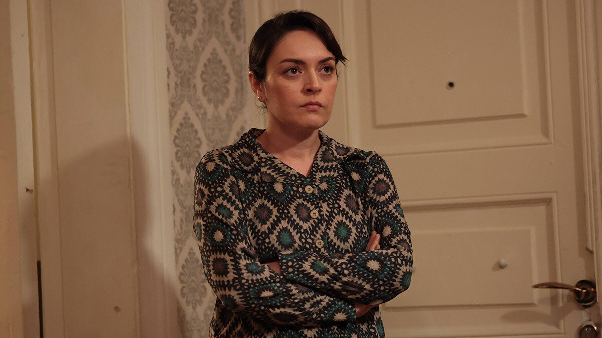 İddiayla ilgili çok soru gelince Mola'nın menajerlik ajansına durumu sordum. Aldığım bilgi şu; bir ayrılık sözkonusu değil, başarılı oyuncu Erşan Kuneri'yi bitirir bitirmez Masumlar Apartmanı'nın çekimlerine katılacak. 