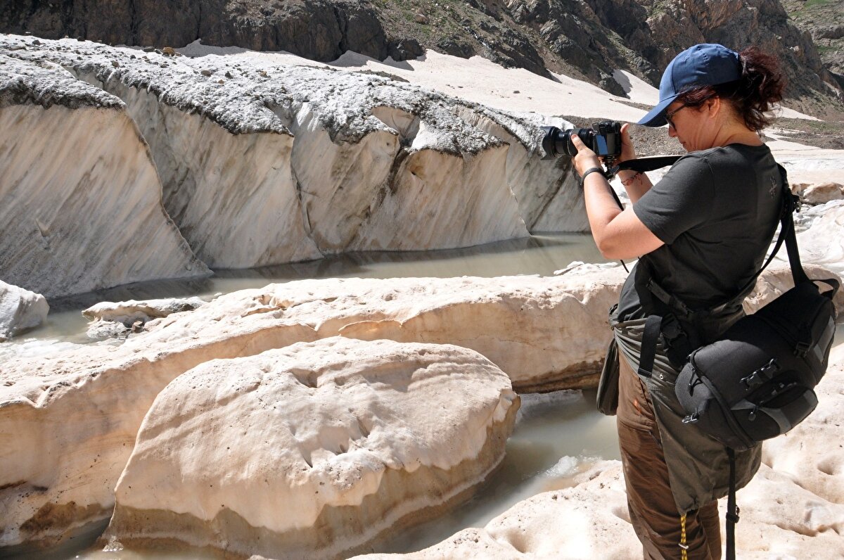 Türk Coğrafya Kurumu da iklim değişikliğinin Türkiye'deki buzullarına etkisini gözlemlemek için Hakkari ve Yüksekova Cilo Dağları'nda 5 günlük arazi çalışması yaptı.