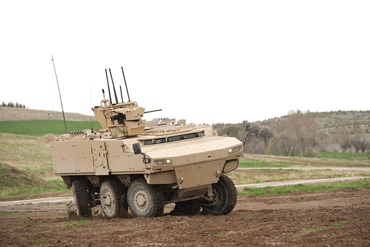 Milli imkanlarla FNSS tarafından tasarlanıp geliştirilen araç, özgün modüler bir zırh yapısına sahip bulunuyor. Entegre EYP kiti ve kullanıcı tarafından kolayca sökülüp takılabilen RPG ağı, aracın pasif koruma unsurlarını tamamlıyor. 