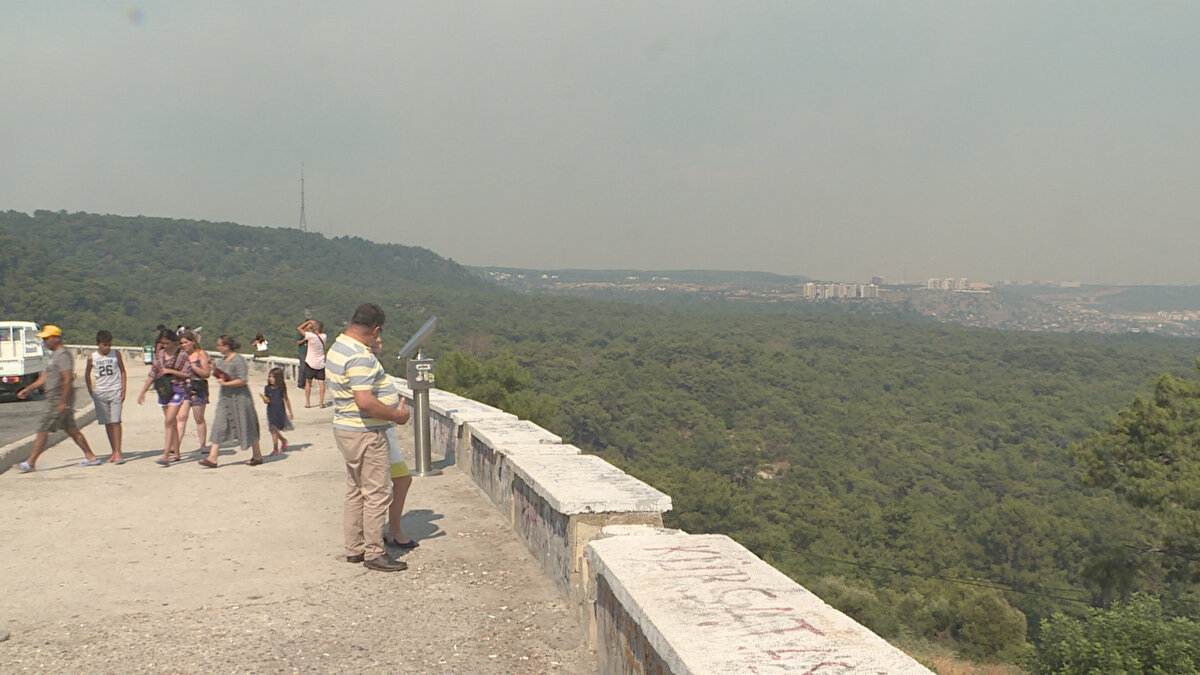 İhbar üzerine bölgeye arazöz ve itfaiye ekipleri sevk edildi.
