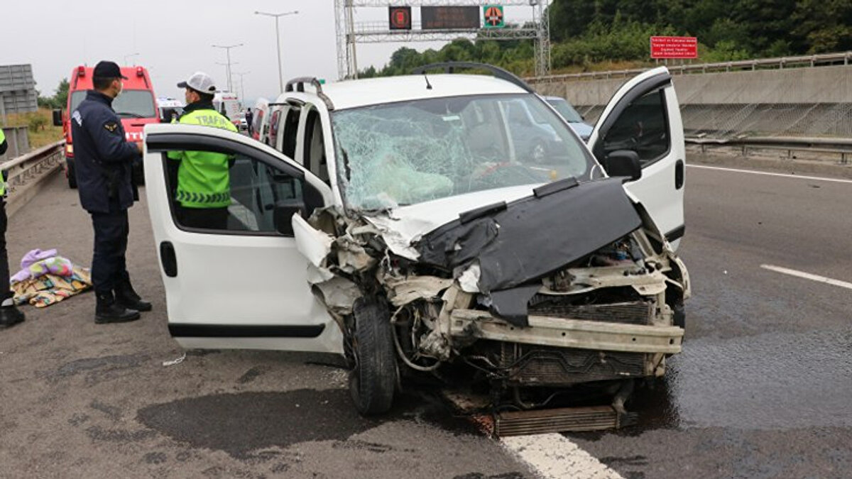 3-Trafik kazası geçiren hastalar özel hastanede tedavi olabilir mi?Trafik kazası sebebiyle üniversitelere bağlı hastaneler, diğer bütün resmî ve özel sağlık kurumlarında sunulan sağlık hizmet bedelleri karşılanıyor. Acil hallerde Kurum ile sözleşmeli olmayan sağlık hizmet sunucularına da başvurulabilir.