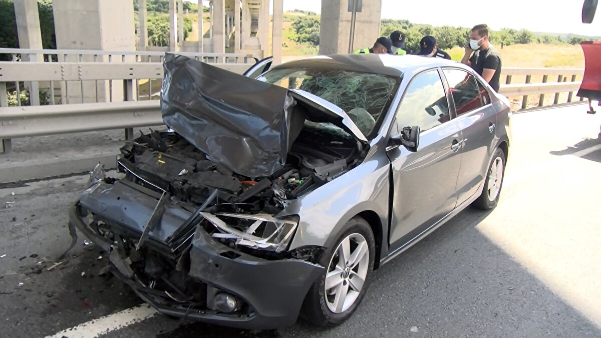 8-Kazada yüzde 100 oranında suçlu olan kazazedenin tedavi masrafları devlet tarafından karşılanır mı?Trafik kazası nedeniyle verilen sağlık hizmetleri kazadaki kusur oranına bakılmaksızın Sağlık Uygulama Tebliği'nde yer alan hükümler doğrultusunda karşılanıyor. Kusur oranı kazazedeye sağlık hizmeti sunulmasını etkileyen bir husus olmayıp, gerektiğinde hukuki süreçlerde kullanılacak bir kriterdir.