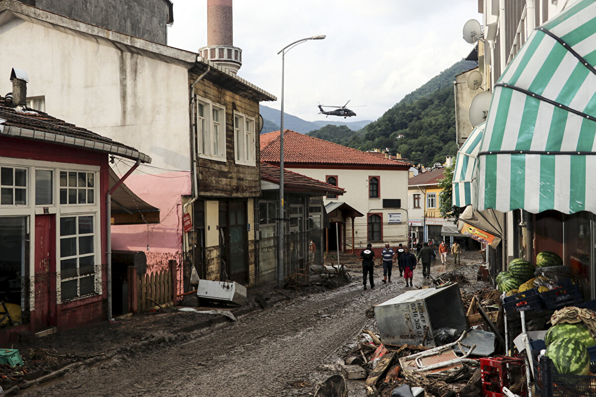 Bartın Ulus Akörensöküler Köyü'nde kaybolan kişiyi arama çalışmalarının AFAD, İtfaiye, UMKE ve Jandarma ekipleri ile sürdürüldüğü belirtilen açıklamada Samsun, Amasya, Çorum, Çankırı, Karabük, Giresun, Ordu, Tokat, Bolu, Düzce ve Zonguldak valiliklerinin teyakkuz haline geçirilmiştir. Bölgede yürütülen çalışmalarda AFAD, Genelkurmay Başkanlığı, Sahil Güvenlik Komutanlığı, Jandarma, 112, UMKE, Karayolları Genel Müdürlüğü, DSİ, il özel idaresi, İHH ve YEDAŞ personel ve araçları görev yapmaktadır denildi.