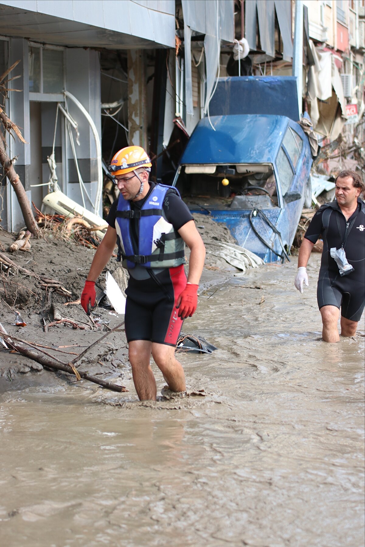 Bartın’da; 895 personel, 1 arama köpeği, 103 araç, 7 ambulans, 1 AFAD mobil koordinasyon TIR’ı, 77 iş makinası, 1 bot ve 4 motopomp Kastamonu’da; 2237 personel, 295 araç, 32 ambulans, 9 helikopter, 1 JİKU, 1 İHA, 1 AFAD mobil koordinasyon TIR’ı, 1 mobil harekat merkezi, 1 mobil enerji aracı, 225 iş makinesi, 15 botve 12 motopomp, 1 dalgıç pompa, 1 jeneratör, 8 arama-kurtarma köpeğiSinop’ta; 1512 personel ile 10 helikopter, 212 araç, 1 AFAD mobil koordinasyon TIR’ı, 27 ambulans, 135 iş makinası, 8 bot ve 2 motopomp, 1 mobil mutfak, 2 arama-kurtarma köpeği.