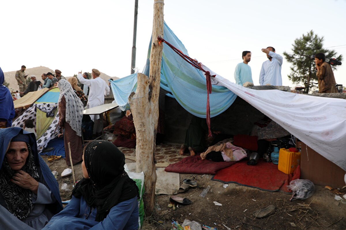 Ülkenin kuzey ve kuzeydoğu bölgelerinden Taliban çatışmalarından kaçarak başkent Kabil'e gelenler, yol kenarlarında ve parklarda sefalet içerisinde yaşam mücadelesi veriyor.