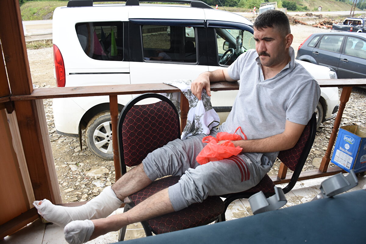 Ulus ilçesine bağlı Derecik Mahallesi’nde yaşanan sel felaketinde mahsur kalan Ergün ailesi, o anları anlattı.