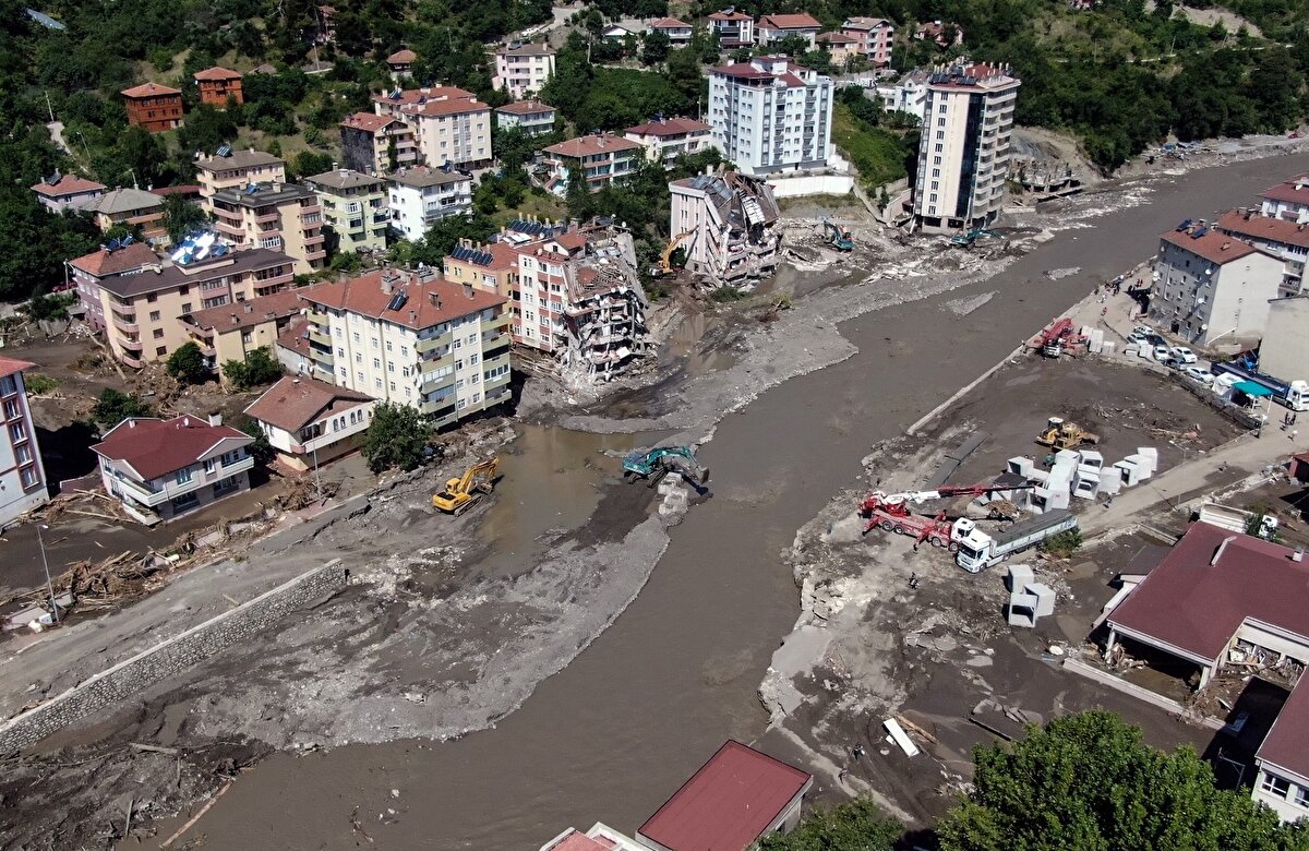 Bozkurt'taki felaketin izlerini gösteren kareler;