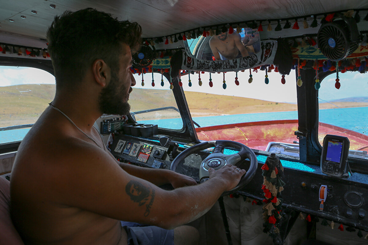 Demir, dünyanın en kaliteli tatlı su ıstakozları arasında gösterilen kereviti avlamaya başladı.