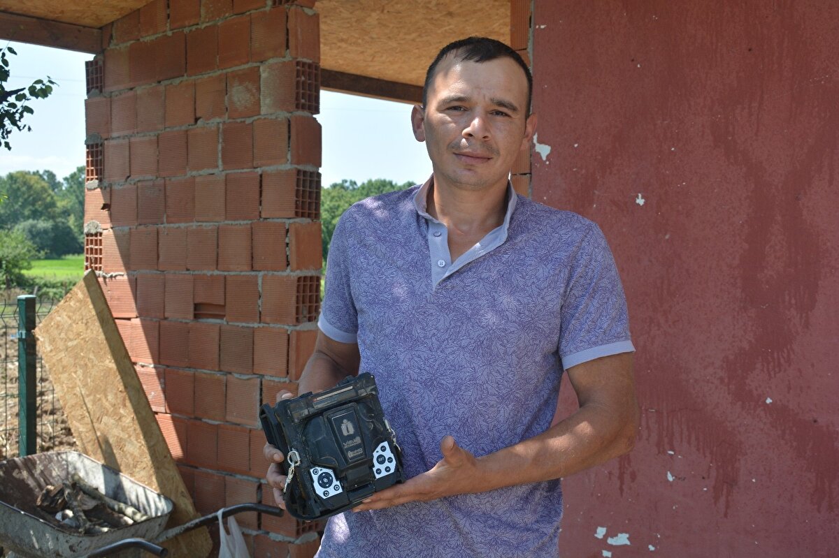 Konuyla ilgili Suat Kümeç yaptığı açıklamada, Ben selle birlikte denize dökülen tomrukları toplama konusunda Orman İşletme Müdürlüğü personellerine yardımcı oluyorum. Tomrukları toplarken bir kitli sandık buldum. Sandığı açtığımda içinde kameraya benzeyen bir cihaz vardı ne olduğunu anlayamadım bir kenara koydum. Sonra araştırdım 200 bin TL civarında fiber optik füzyon cihazı olduğunu öğrendim. Bunu sahibine ulaştırmak istedim. İnşallah sahibi bulunur dedi.