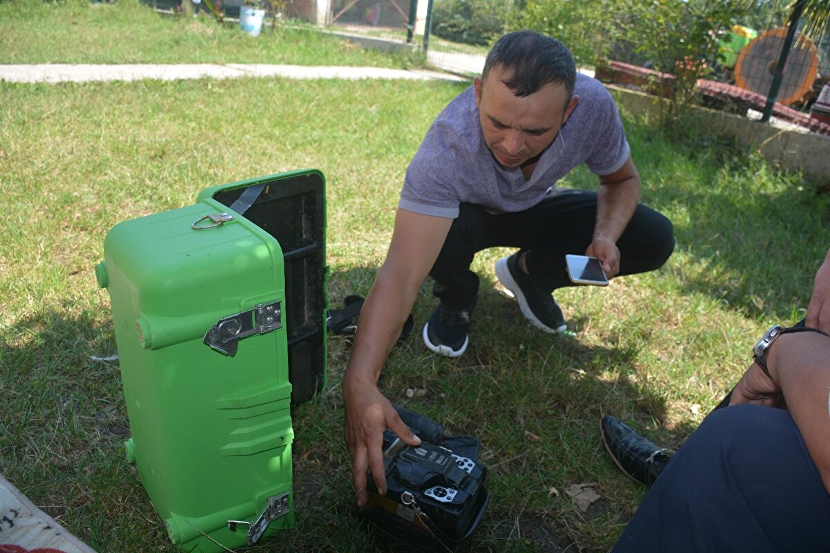 Sinop'un Ayancık ve Türkeli ilçelerinde etkili olan sel felaketi ile yıkılan ağaçlar ve kopan tomruklar sahilleri kapladı. Sahil kenarına vuran tomruklar Orman İşletme Müdürlüğü ekipleri tarafından denizden çıkarılarak güvenli bölgelere diziliyor. 