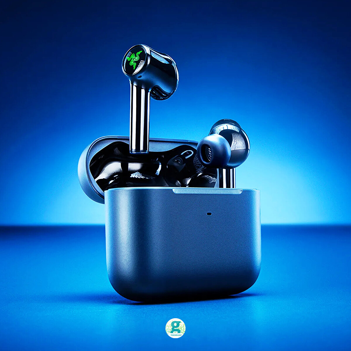 Razer RGB destekli kulak i&#231;i kulaklığını tanıttı. 2021 versiyonunda RAZER logosunun rengini istenilen renge ayarlanabiliyor. RGB ışık 16.8 milyon renk desteği sunuyor.