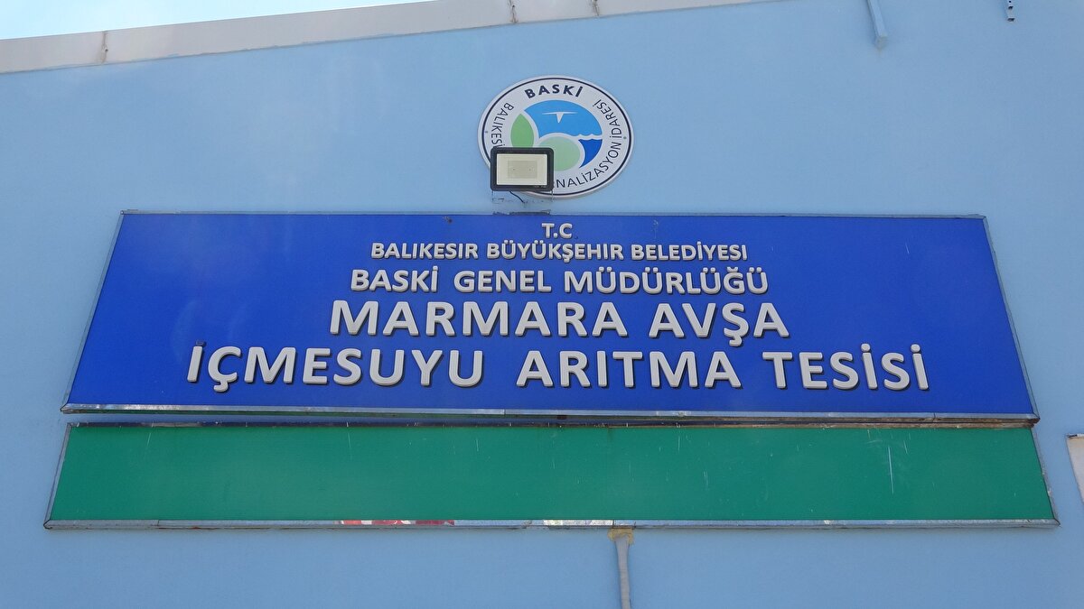 Avşa'da yer altı suyunın sıfır olduğunu anlatan Aksoy, "Eğer buradaki arıtma tesisimiz olmasa, adadaki turizm tamamen biter.  Adamızı ilk defa yazın yoğunluğunda, kesintisiz hiçbir gün su kesmeden sezonu tamamlamanın gurunu yaşıyoruz" diye konuştu.
