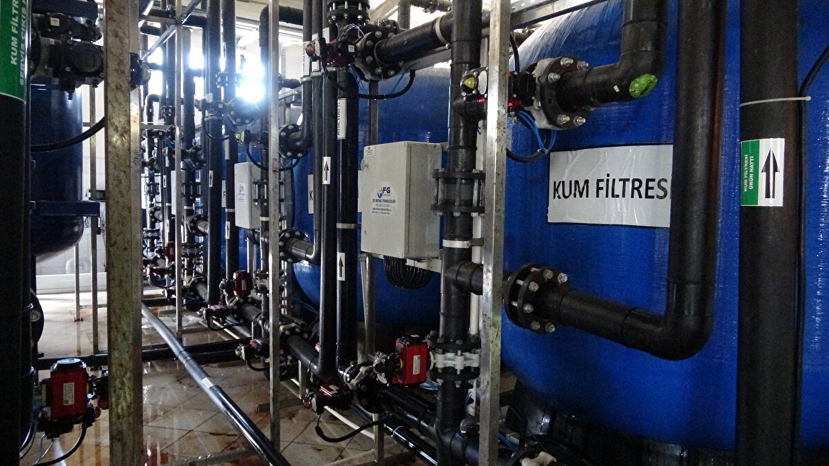 Arıtılan suyun depolarda muhafaza edilerek içme suyu şebekelerine aktarıldığını belirten Marmara Adalar Belediye Başkanı Süleyman Aksoy, tesisin faaliyette olmaması durumunda adanın turizm potansiyelinin biteceğini söyledi.
