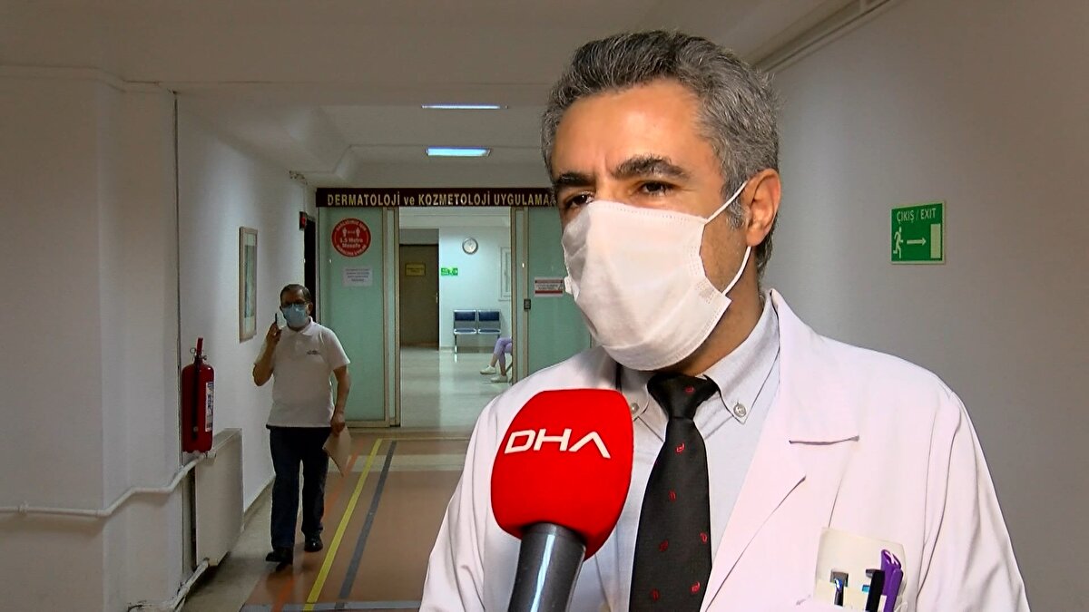 Geçtiğimiz ay konu hakkında bir uyarı yapan Cerrahpaşa Tıp Fakültesi Dermatoloji Ana Bilim Dalı Uzmanı Prof. Dr. Burhan Engin, "Üretimde kullanılan maddeler çok önemli. Özellikle giysi ve ayakkabılarda deri mi yoksa başka bir madde mi kullanılıyor, çok önemli. Genellikle ucuz olan maddelerde kullanılan kimyasallar veya değişik maddeler, alerjik reaksiyonlara neden olabiliyor. Ayakkabılarda kullanılan kimyasallar, renk boya maddeleri, koruyucu maddeler önemli olabiliyor. Yine ayak tabanında kullanılan kauçuk maddesi de önemli" dedi.