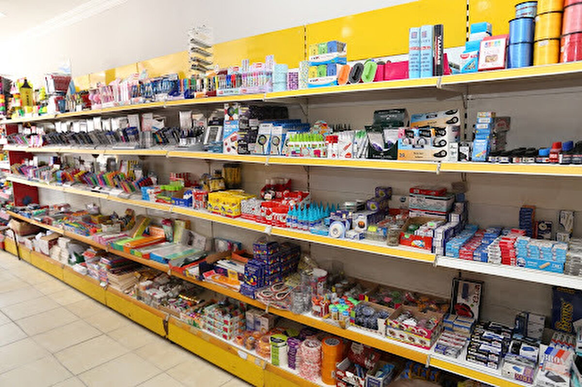 Çocukların ürünleri işlevleri dışında da kullanabildiğini belirten Çelik, sözlerini şöyle tamamladı: Sağlığa zararsız ürünler de çocuklar için tehlikeli olabilir. Mesela silgiyle silmek dışında bazı hareketler yapabilirler. Çiğnemek isteyebilirler. Bazı kalem uçlarını ağızlarına götürüp yutabilir, ciğerlerine kaçırabilir, boğulabilirler. Silgiyi yutabilir ve bağırsakları tıkanabilir. Böyle durumlar da oldukça tehlikelidir.