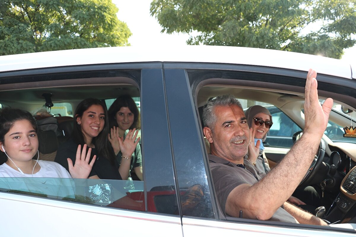 Verilere göre, 1 Haziran'dan bu yana Edirne'deki tüm sınır kapılarından toplam 1 milyon 744 bin 749 gurbetçi girişi olurken, aynı süre içerisinde ise 1 milyon 391 bin 062 kişi çıkış yaptı.