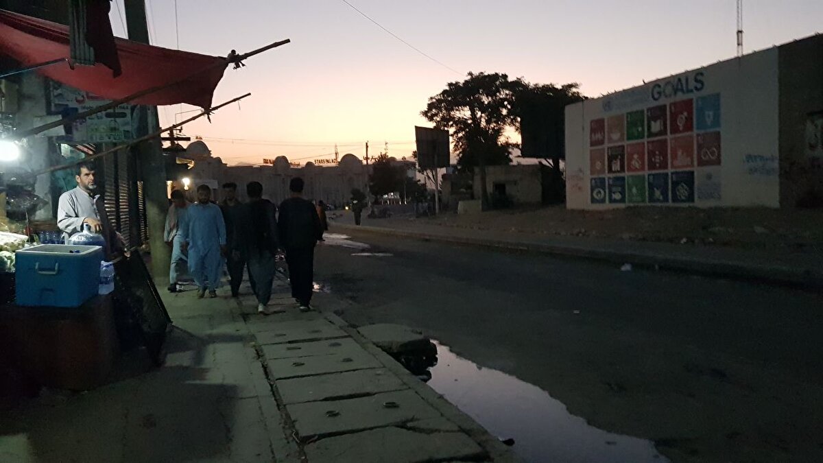 Can kaybı olup olmadığının henüz netleşmediğini belirten Kirby, detayları "ellerinden geldiğince" aktaracaklarını kaydetti. Kirby ayrıca ikinci patlamanın havalimanı yakınlarında Baron Hotel'de gerçekleştiği bilgisini verdi. Al-Jazeera ise Taliban'a dayandırdığı haberinde patlamada en az 13 kişinin öldüğünü duyurdu.