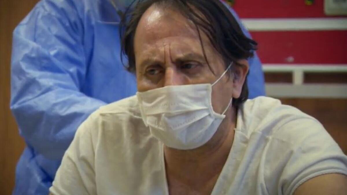 Özgür Ozan, 14 Kasım 1966 tarihinde Bolu’da doğmuştur. İzmir Dokuz Eylül Üniversitesi Güzel Sanatlar Fakültesi Oyunculuk Bölümü’nden mezundur.


