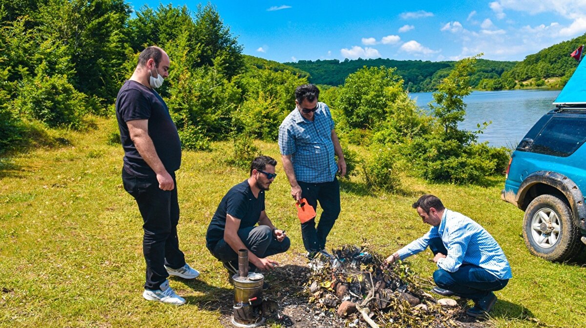 İlçenin doğal güzelliklerini de daha çok tanıtmayı hedeflediklerini ve ziyaretçilere her alanda destek olduklarını belirten Susurluk Belediyesi Kültür ve Sosyal İşler müdürü Özkan Çetin, “Bulunduğumuz mevkii Susurluk Çataldağ Göleti mevkii burada kamping için güzel alanlar var. Belediye olarak bizde kamp yapmak isteyenleri yöreyi tanıtıcı mihmandarlar eşliğinde gelip burada yardımcı oluruz. Belediyemiz personelinden de burada aktif olarak profesyonel olarak kamp yapan insanlar var onlarla da her türlü desteği veririz” dedi.

