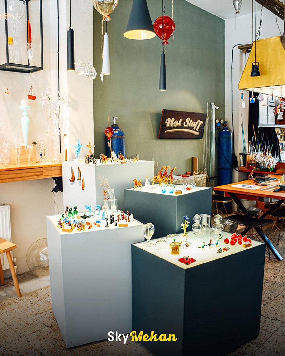 💭 WorkshopKurs: Yetişkin ve çocuklar için düzenlenen günübirlik cam atölyeleri ya da aylık kurs programları ile harika vakit geçirebilir, eşsiz bir deneyim kazanabilirsin.⠀