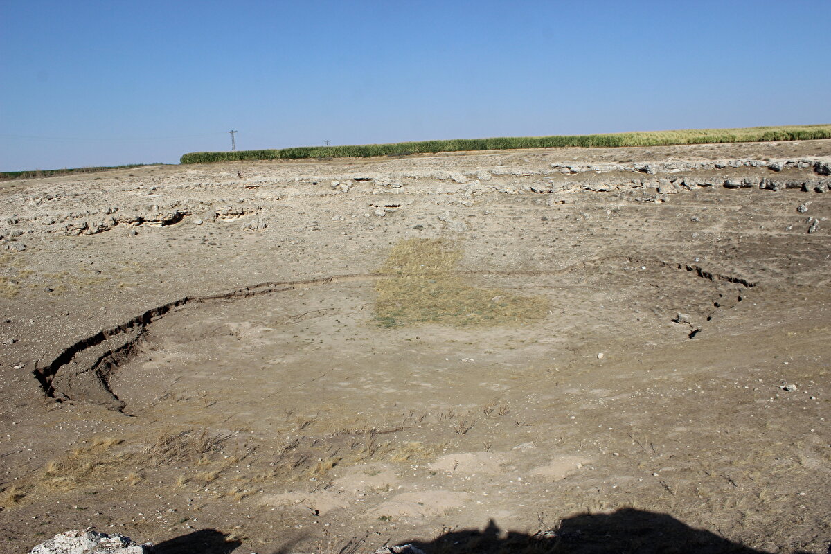 Konya'da yıllar önce oluşan obruğun içerisinde, 2 metre derinliğinde yeni bir obruk meydana geldi.