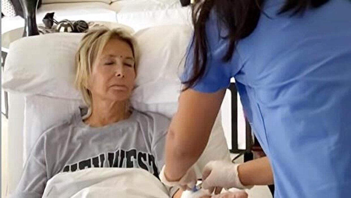 Instagram'da bir gönderi yayınlayan Filiz Akın, tedavisini üstlenen sağlık çalışanlarına da teşekkür etti. Akın, "Bende bu sağlık meleklerinin gayretiyle iyileşmede bir hızlanma var. Daha önce bilseymişim keşke bu ekibi. Belki de ateş komasına girmeden daha hızlanırdı tedavi. Gene de şükür; başta Fatih Çakır olmak üzere Burçak Uzuntaş ve Gamze Sarıkaya'ya çok teşekkür ediyorum" dedi.
