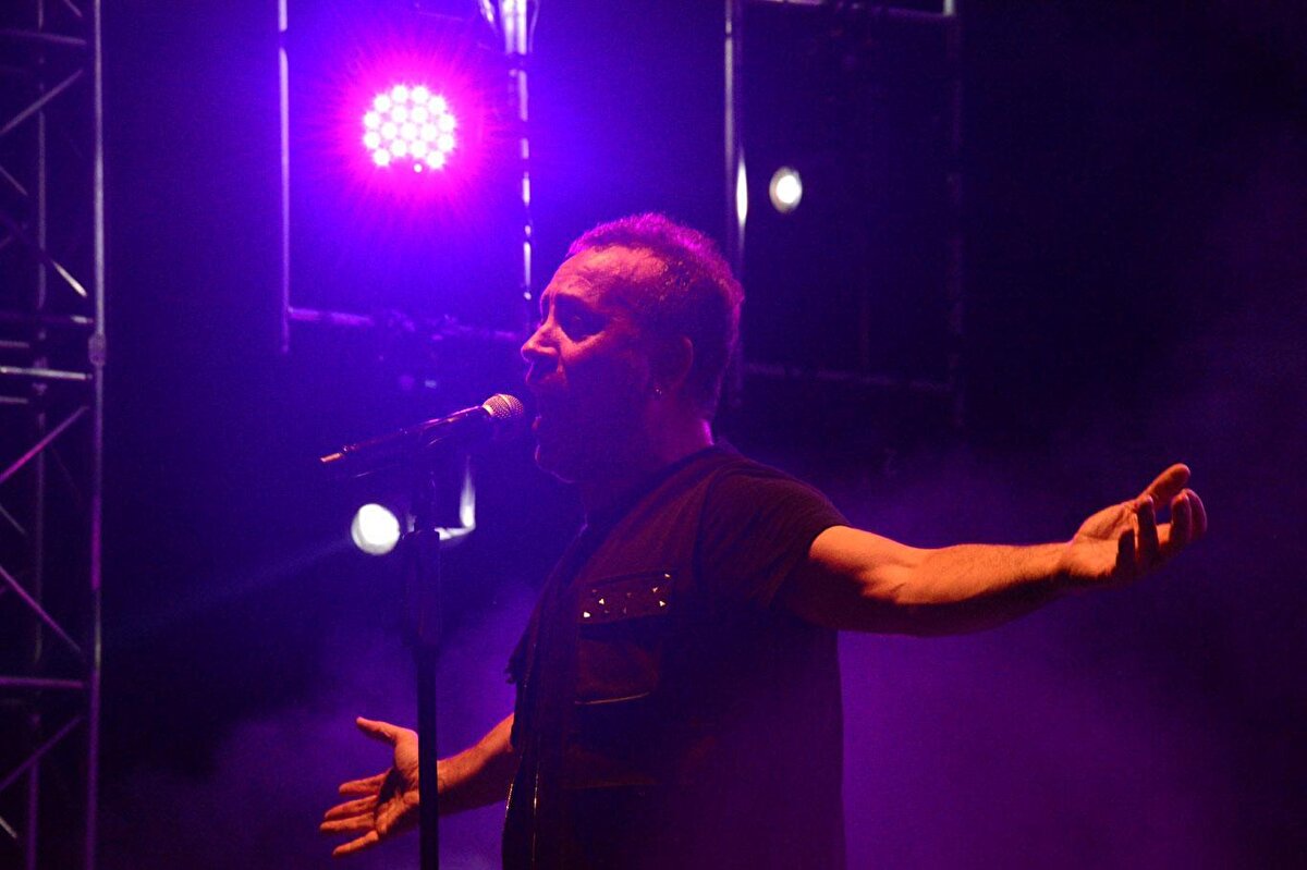 Ahbap; dayanışmaya, sevgiye ve paylaşmaya dayalı bir iyilik hareketi. 2017 yılından bu yana Türkiye'nin 68 şehrinde faaliyet göstermektedir.

