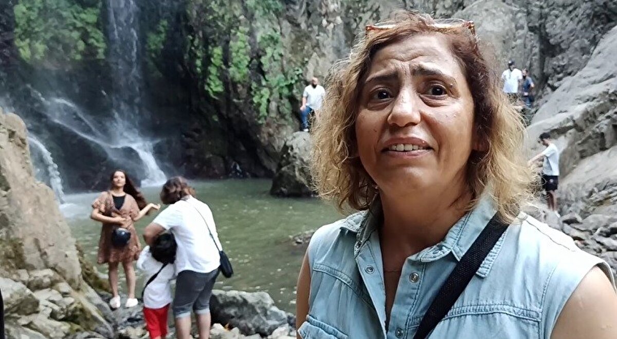 Sudüşen şelalesi, doğa yürüyüşleri başta olmak üzere dinlenme, piknik ve kamp için uygun bir ortam sağlıyor. Turistler yüksek kayalıktan dökülen buz gibi suyun oluşturduğu küçük havuza ayaklarını sokup serinliyor.