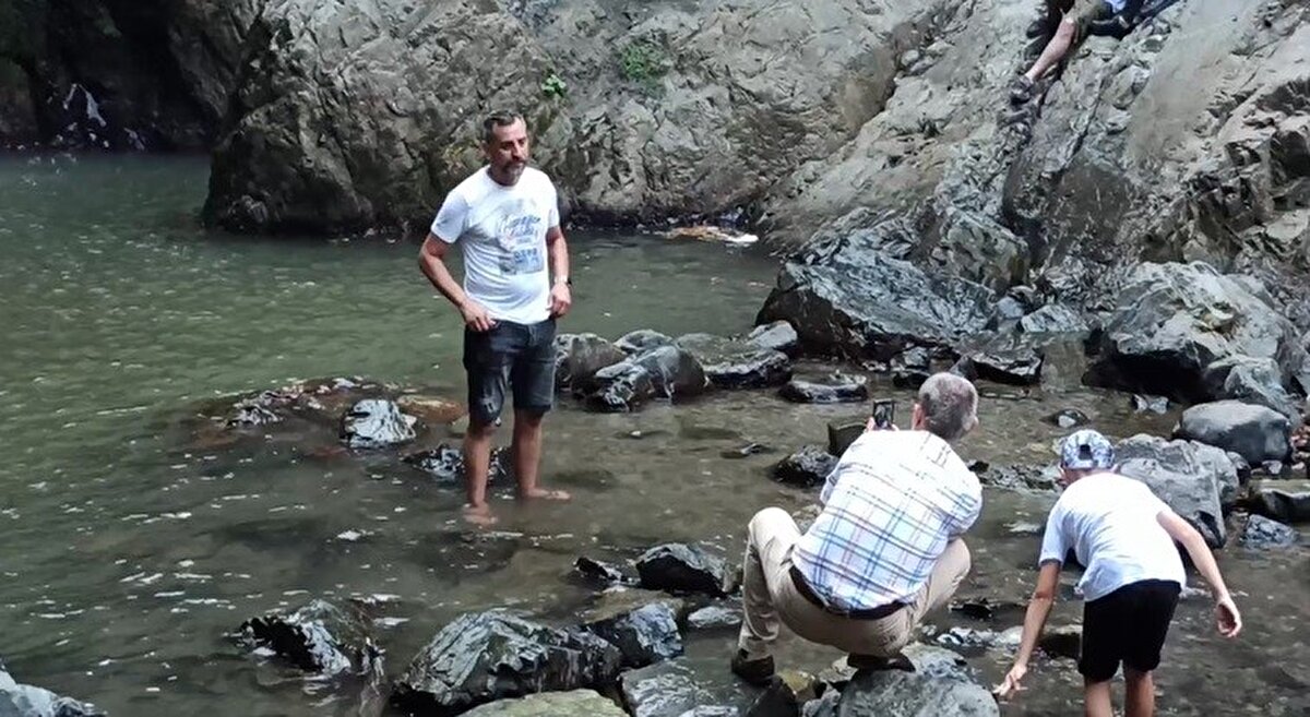 Türkiye'nin her bölgesi, birbirinden farklı güzellikleriyle büyülüyor. Bu tabiî güzellikler arasında Sudüşen şelalesi dikkati çekiyor. Her yıl çok sayıda insanın uğrak yeri olan Sudüşen Şelalesi, doğa yürüyüşleri için en güzel imkânları ziyaretçilerine sunuyor. Bol oksijenli havası, yemyeşil doğası, harika manzaraları ile şelaleye hayran kalan tatilciler, buz gibi sulara girip serinliyor.