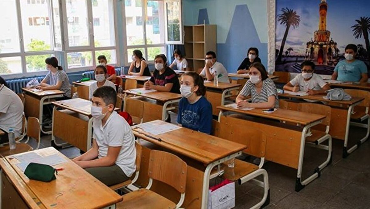 4- Yüz yüze eğitimde okullarda tıbbı maske kullanımında ve sınıfların havalandırılmasında nelere dikkat edilecek?