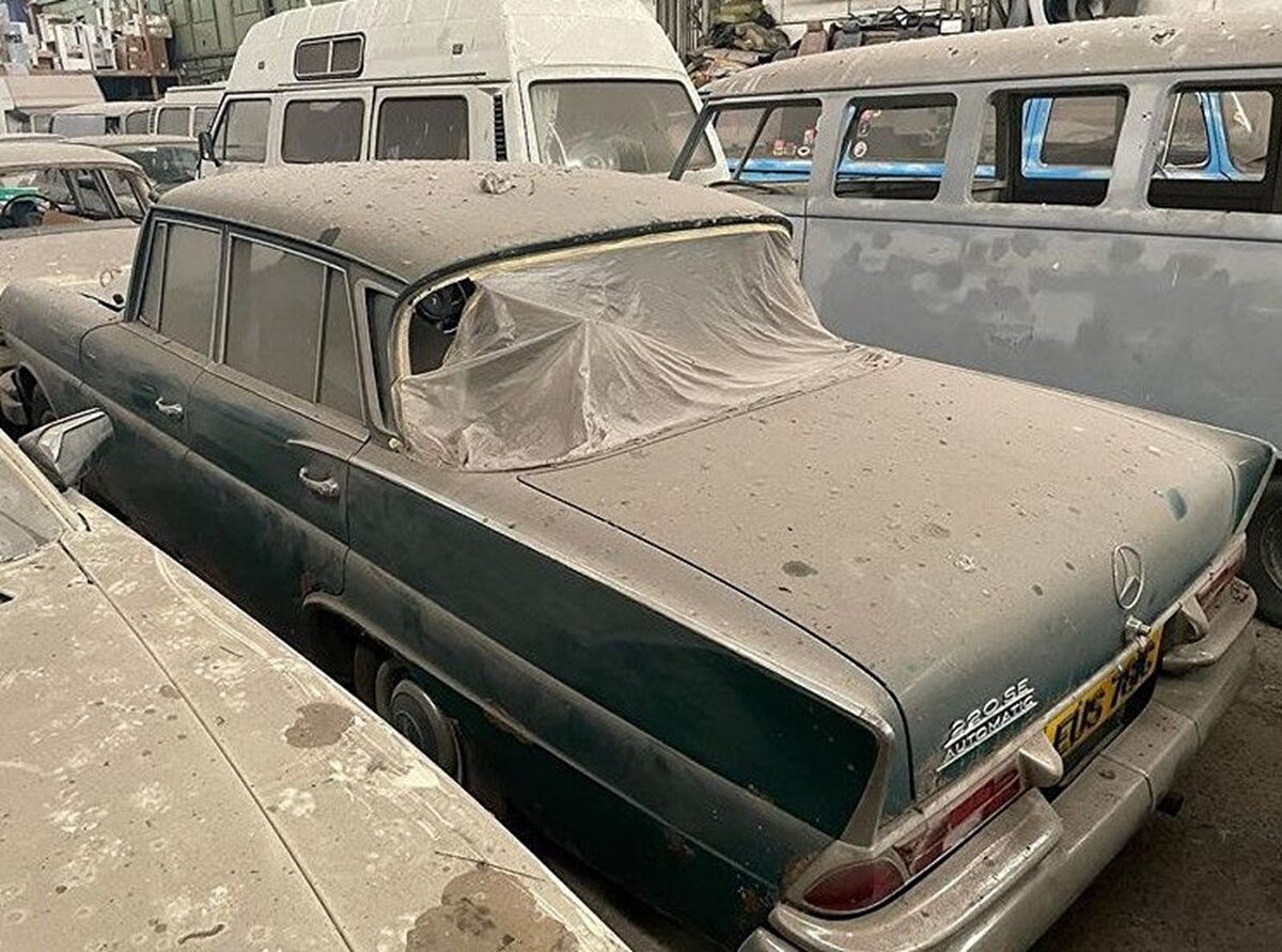 Görüntülerde araçların iyi bir temizliğe ihtiyacı olduğu belli oluyor.