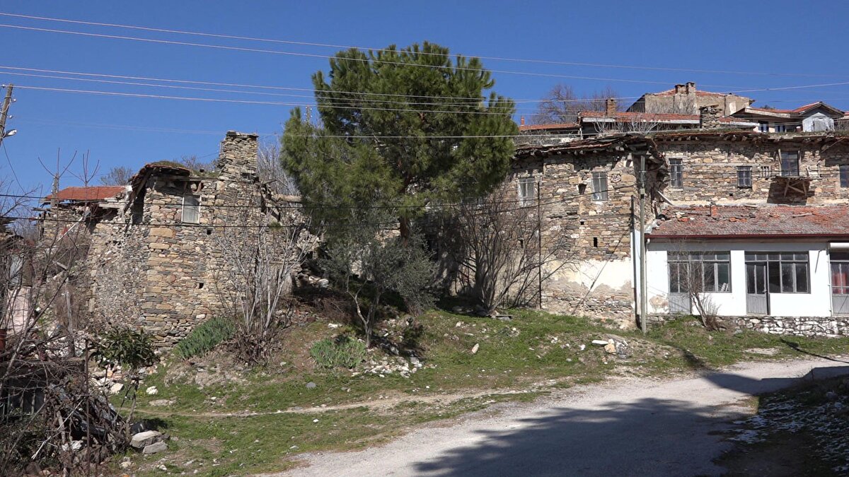 Denizli'de M.Ö. 2. yüzyılda kurulduğu tahmin edilen Attuda Antik Kenti'nde yaşam, 2 bin 200 yıldır kesintisiz devam ediyor.