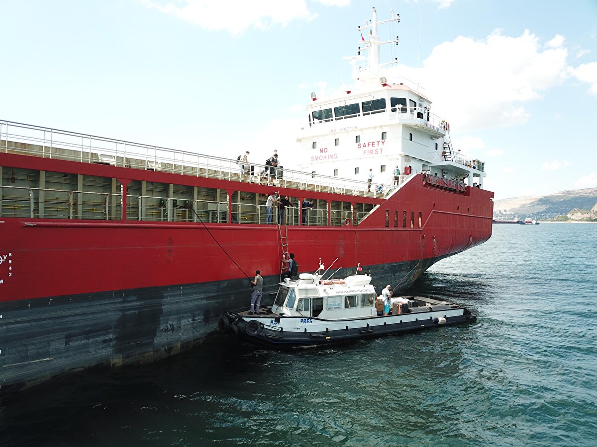 Geminin, Körfez'deki bir limandan yük aldıktan sonra İtalya’ya doğru yola çıkacağı belirtildi. 